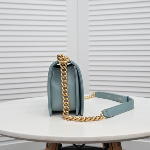 シャネルバッグ背面デザイン